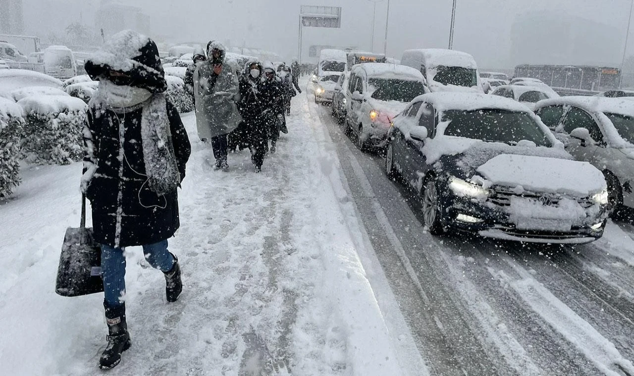 Eğitime kar engeli: İstanbul'da dört ilçede okullar tatil edildi