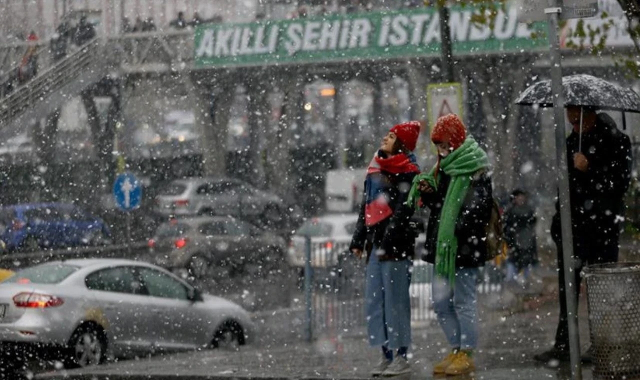 İstanbul'da kuvvetli kar yağışı alarmı!