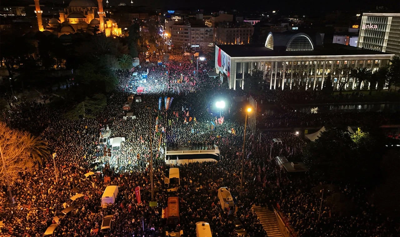 CHP, yarın akşam 14 büyükşehir ve 21 ilde miting düzenliyor